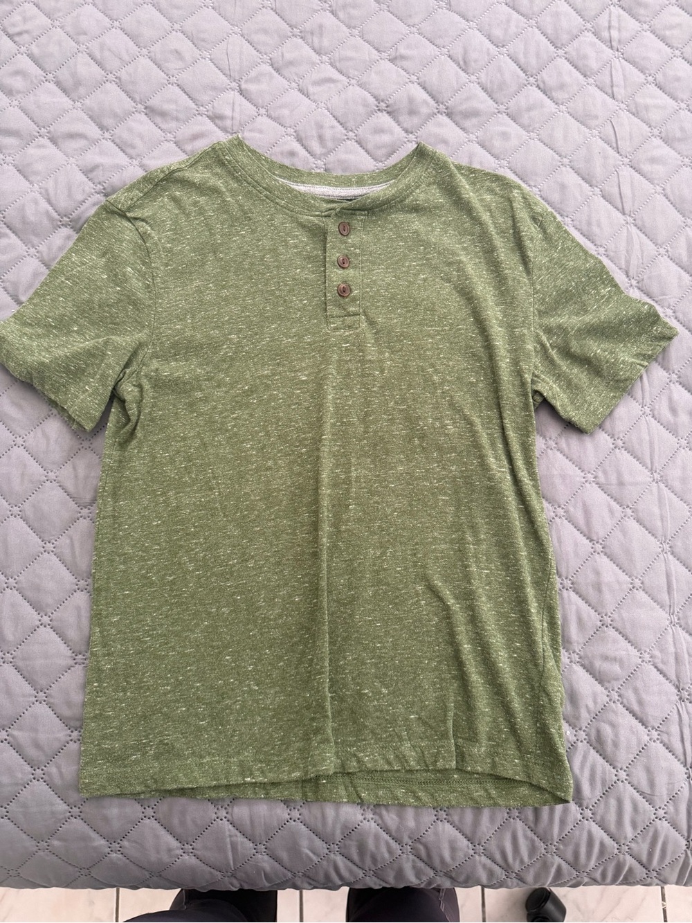 Men's Short-Sleeve Henley Shirt in Heather Olive Green